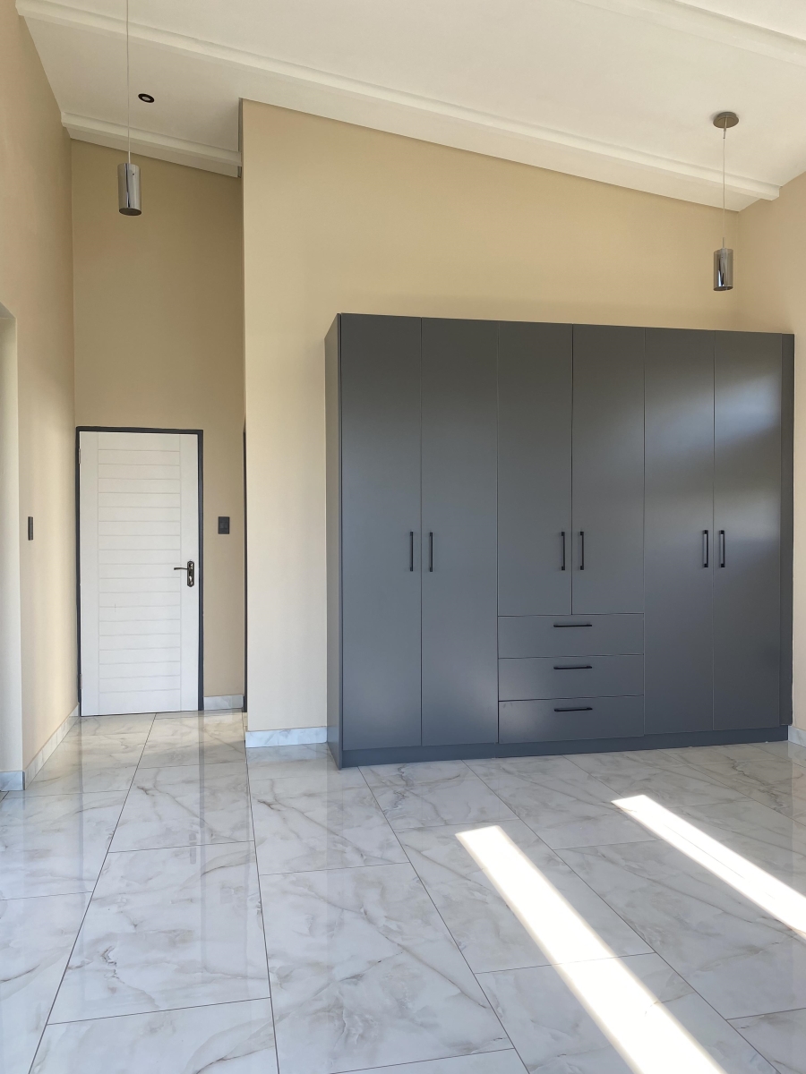 5 Bedroom Property for Sale in The Islands Estates North West